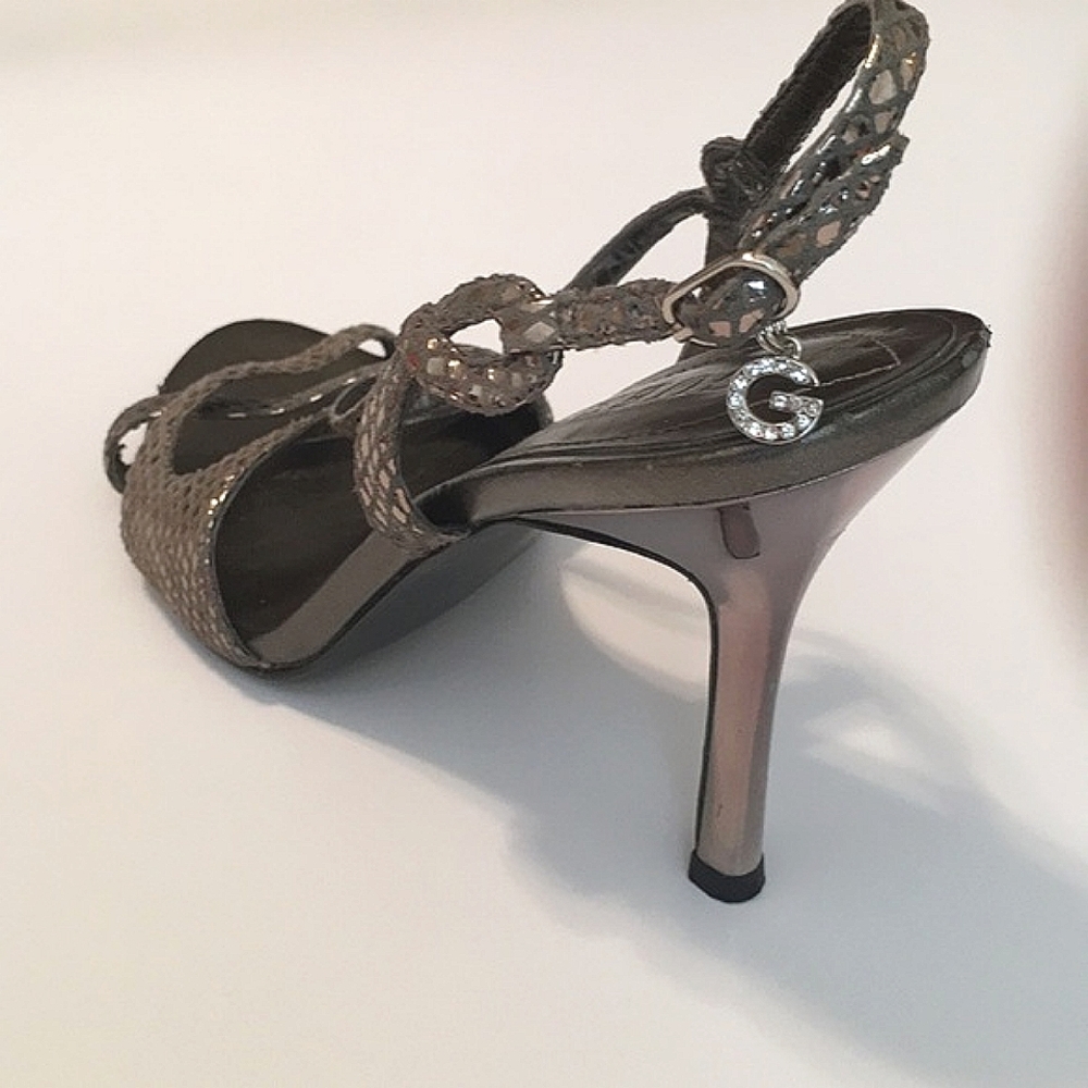 Guess dress shoes w snake-like texture